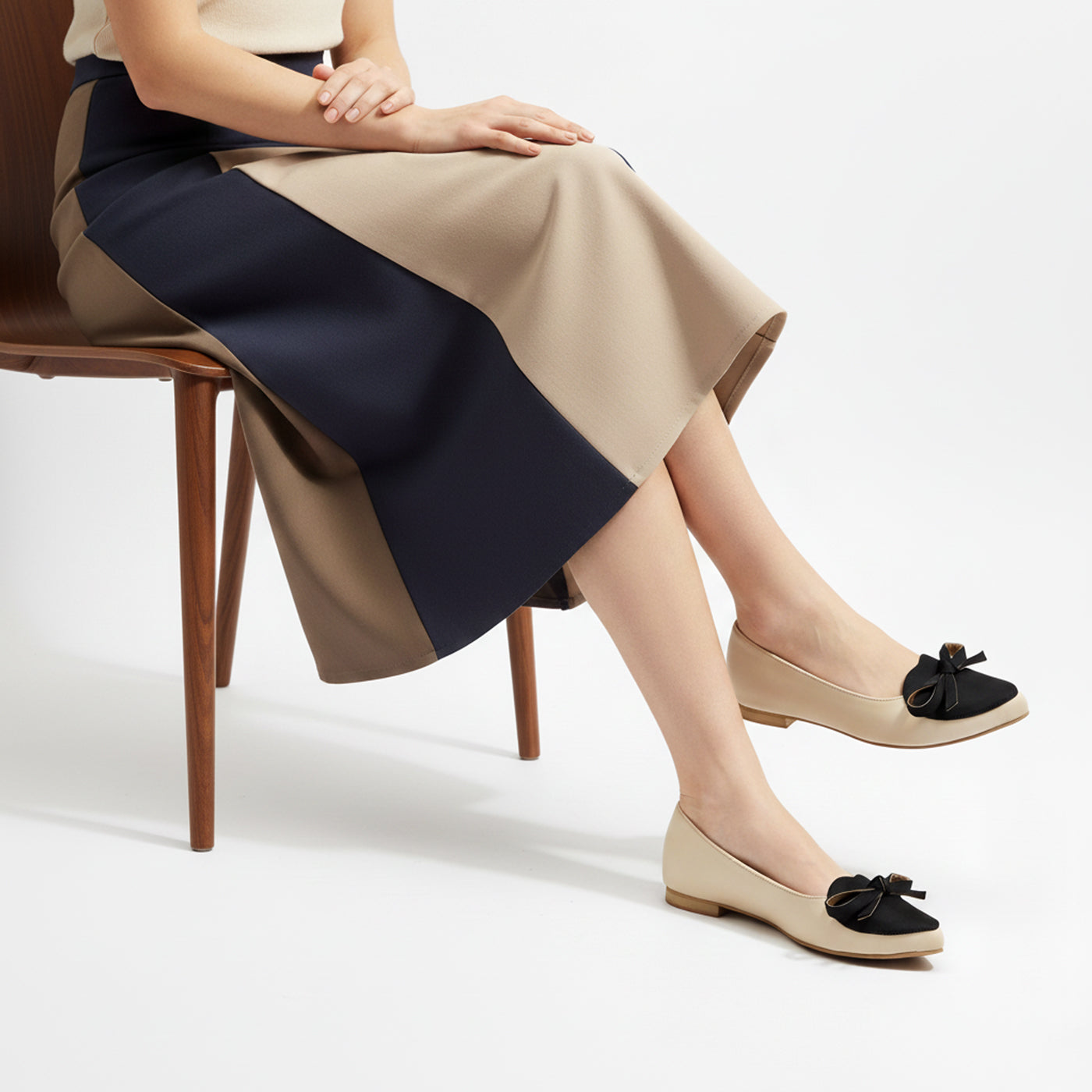 Two Tone Bow Flats in Beige Noir